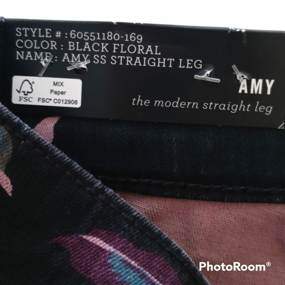 Bandolino Amy Black Floral Print Modern Straight Leg Stretch Jeans. Size 8 - Picture 10 of 15